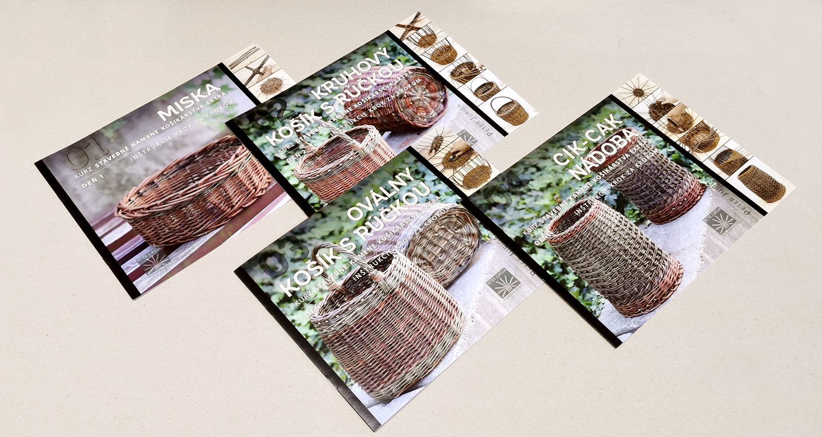 Brožúry s návodmi a rozpisom materiálu pre jednotlivé košíky kurzu „Stavebné kamene košikárstva EXTRA“